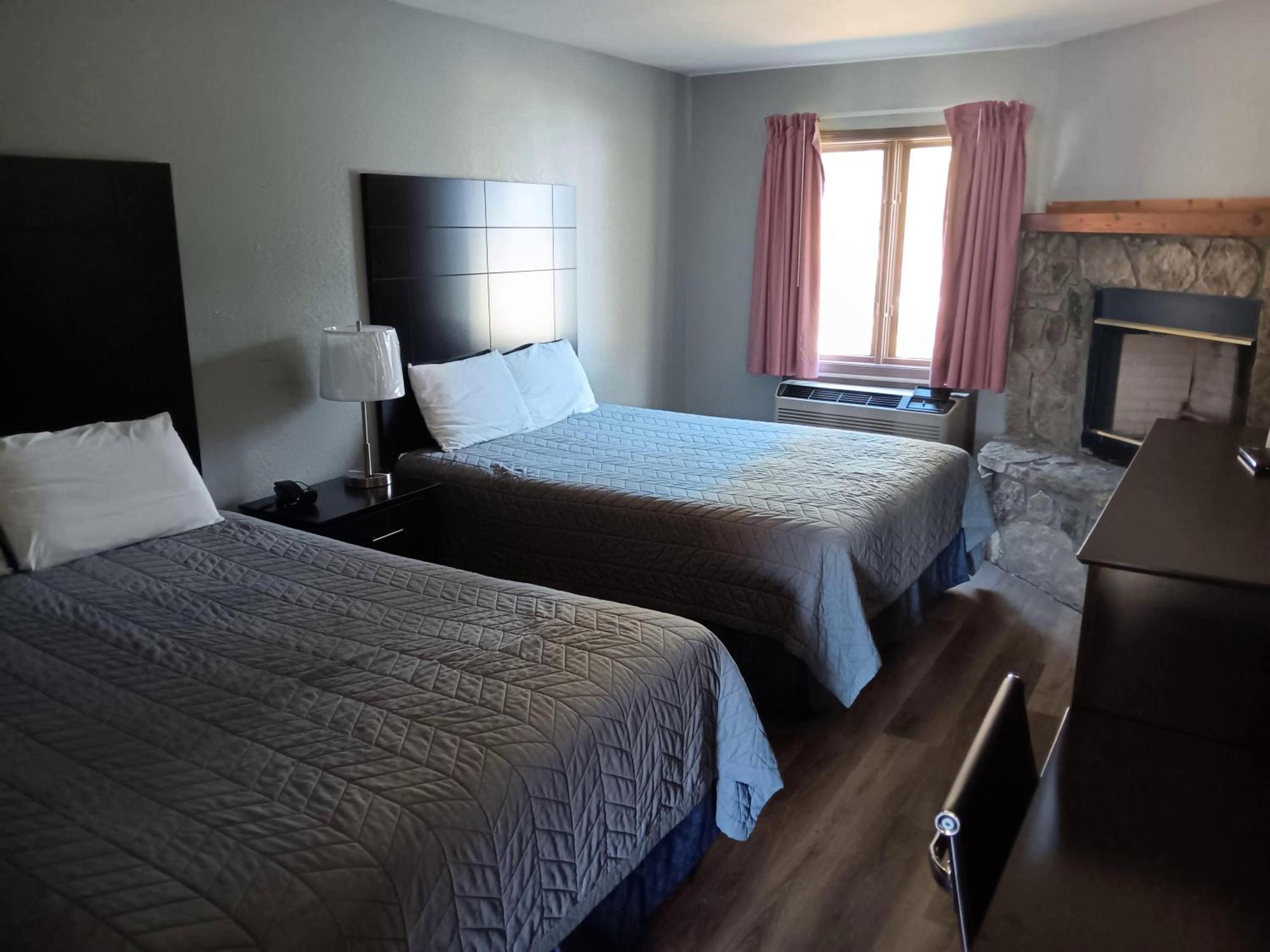 Hofbrau Riverfront Hotel Хелен Экстерьер фото