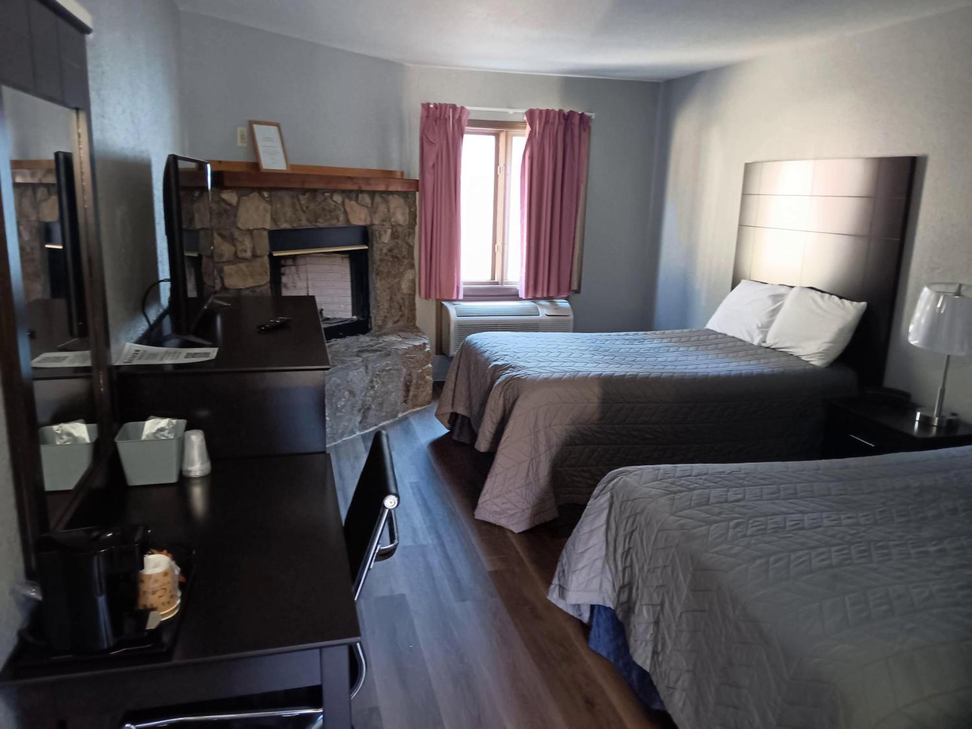 Hofbrau Riverfront Hotel Хелен Экстерьер фото
